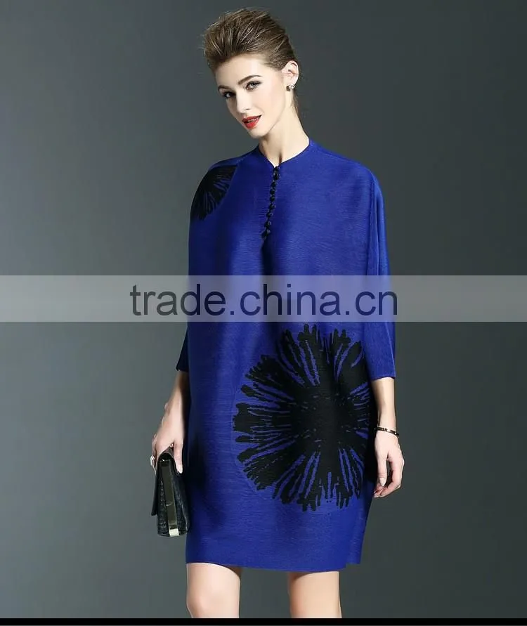 Creative design ladies big size batwing sleeve pleated dress with buttons
