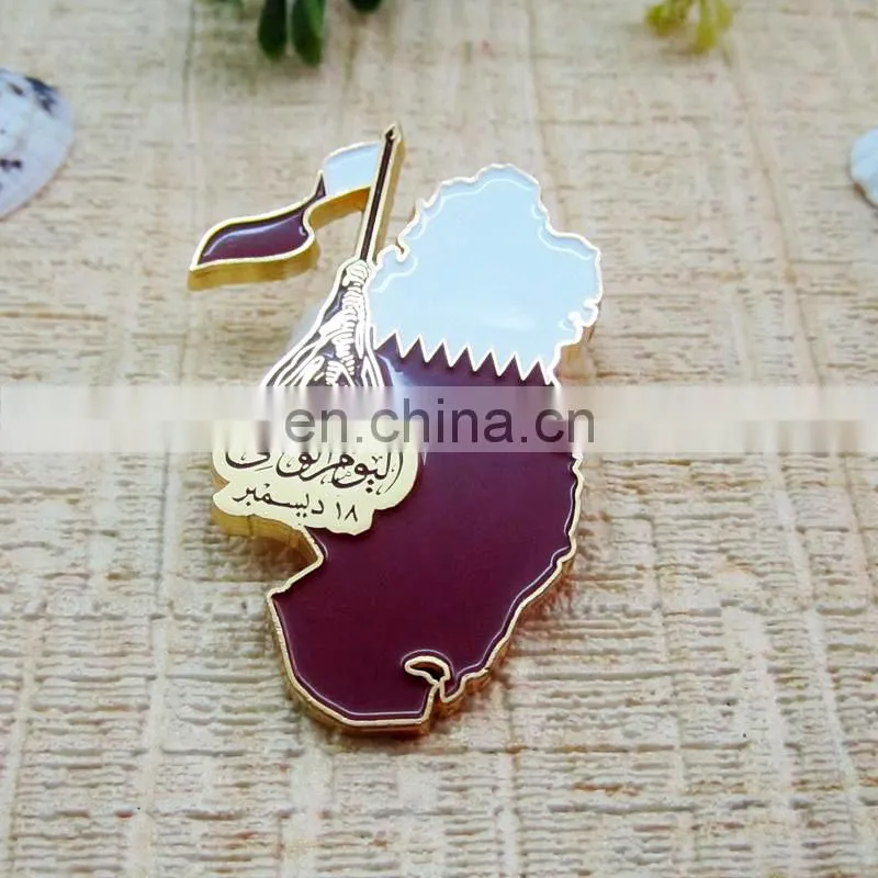 Free sample Qatar national day magnet pin with gift box