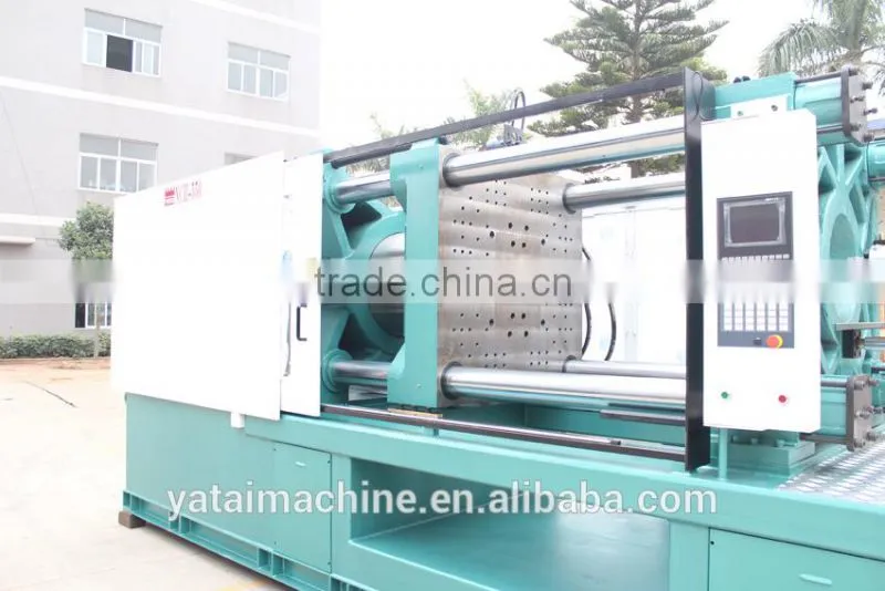 LED lamp cover injection molding machine