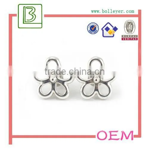 gold beautiful designed earrings for girls