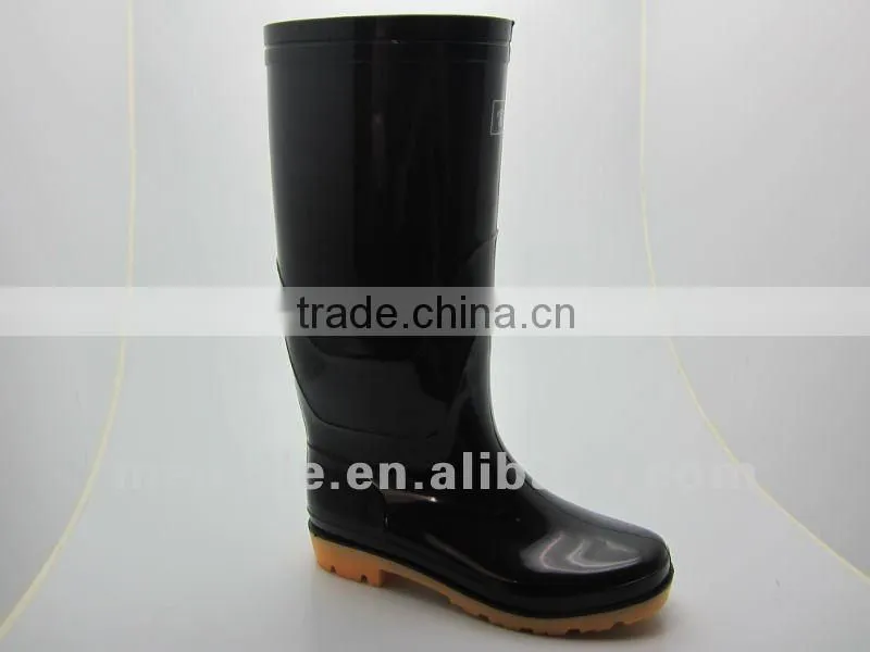 Hot selling and cheap men rain boots in men' shoes PVC