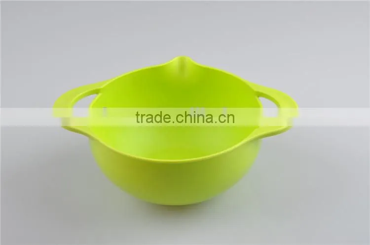 Bowl with measuring spoons