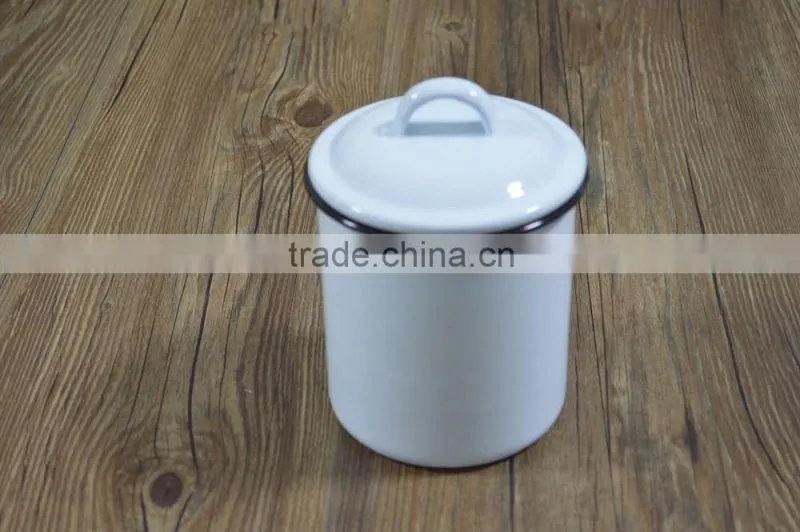 9072 Enamel canister and tumbler
