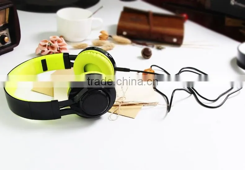 Foldable Wireless Portable FM Receiver Headphone For Music Lover
