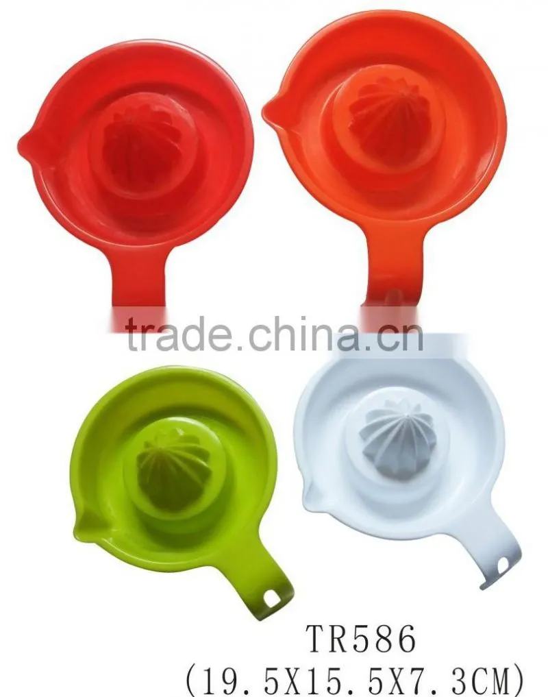 Promotional plastic handy kitchen eco-friendly manual fruit juicer