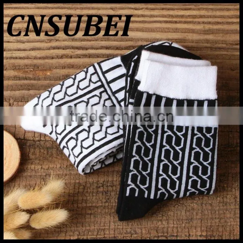 Autumn and winter men black and white chain pattern personality cotton tube socks