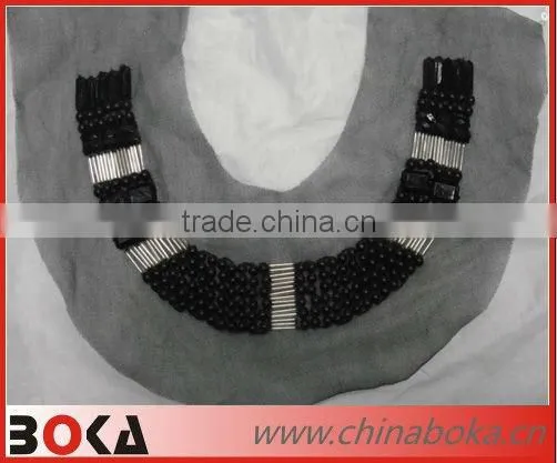 Fashion v-shape garment collar with chains