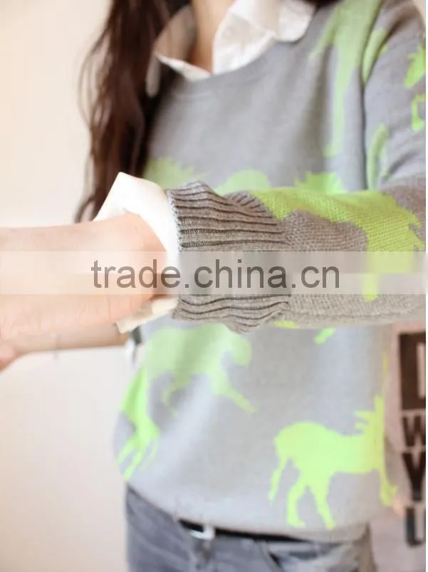 The pony pattern sets loose joker long-sleeved round collar knitting sweater