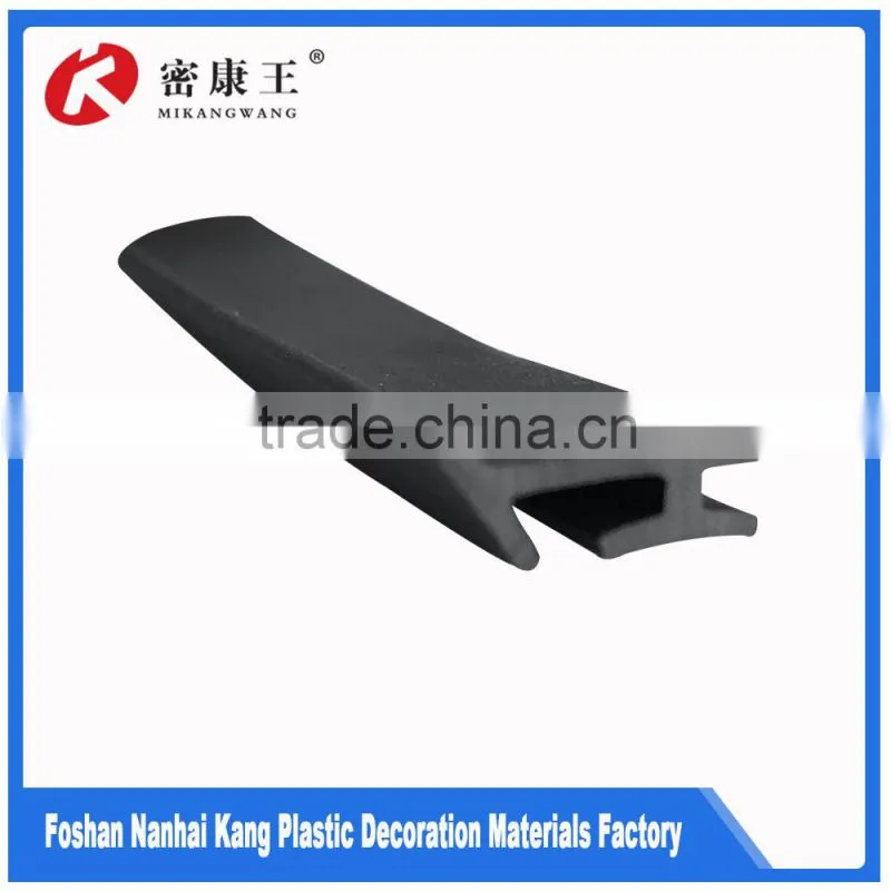 Door sealing strip with heat insulation