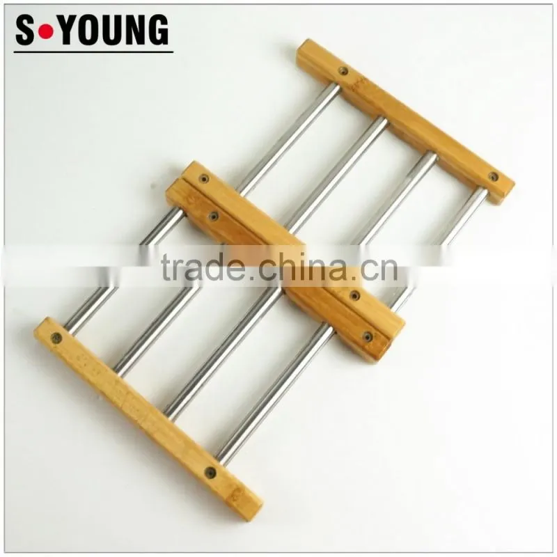 22031 Ajustable bamboo pot holder