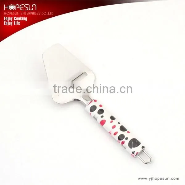 New design houseware accessories gadgets plastic cake shovel with metal handle