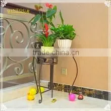 Metal chair shape plant stand