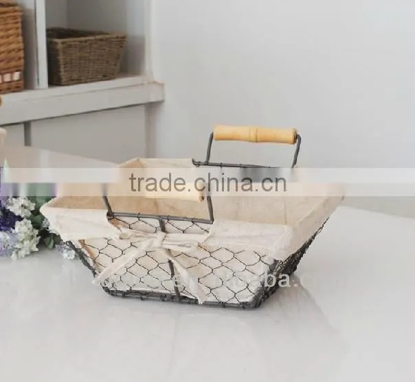 factory wholesale handmade iron wire/chicken wire basket with two handles and fabric lining