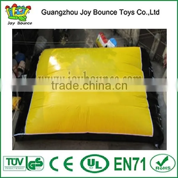 big jump stunt air bag with inflatable jumping platform