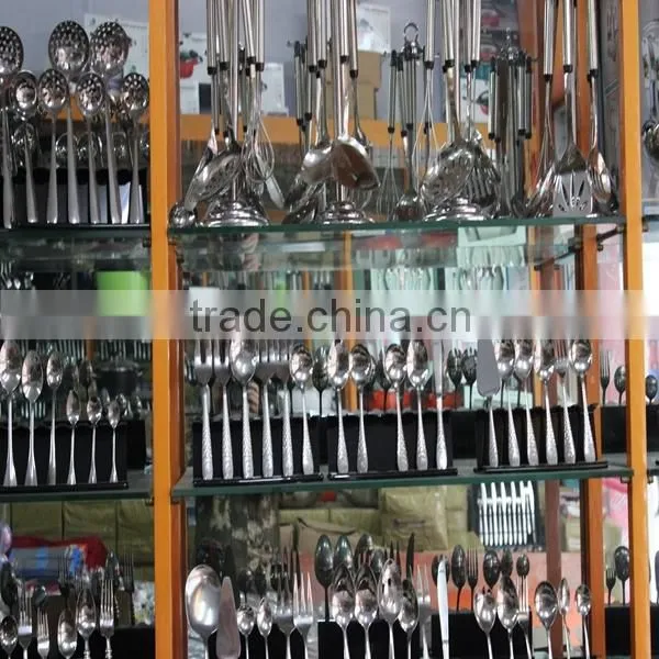 Hot sale and high quality most popular disposable cutlery set with spoon knife and fork