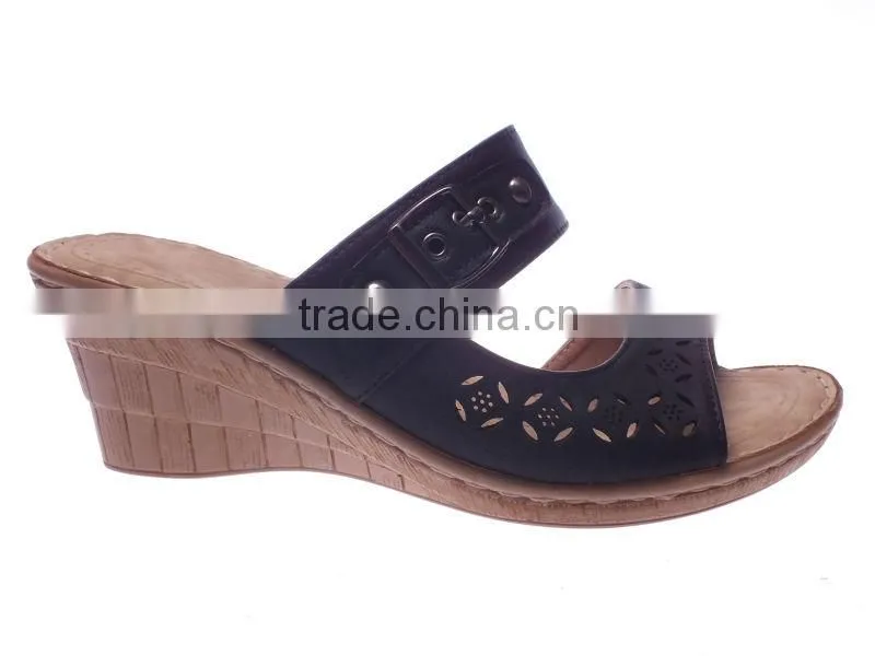 New design slippers with wood grain wedge and rivets buckle decoration
