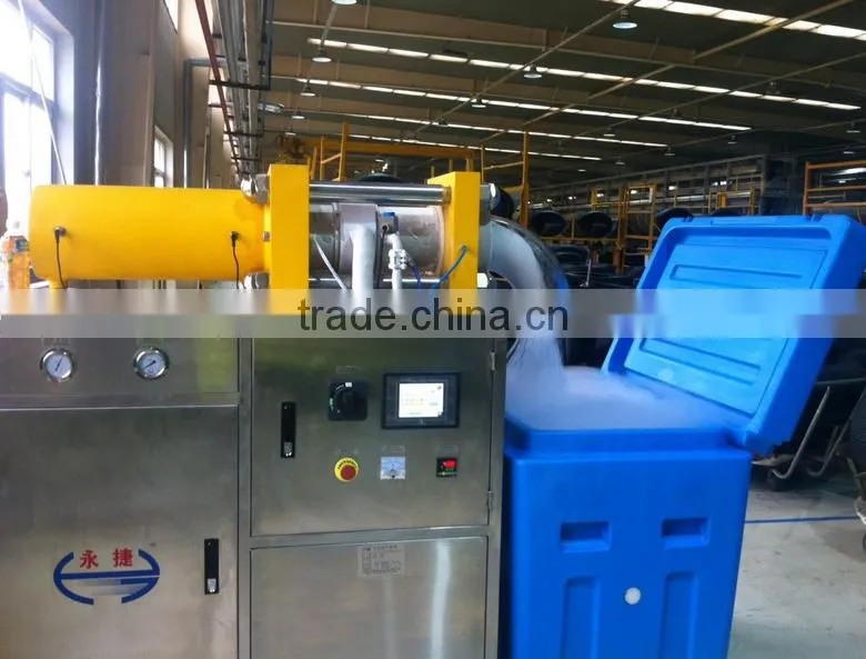 Commercial dry ice cleaning machine with wheel