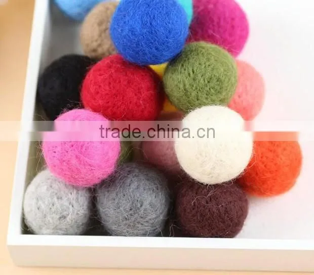 Factory Direct High Quality 100% Wool Felt Ball For Home Decoration