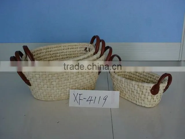 Round water hyacinth food basket with handle for Christmas