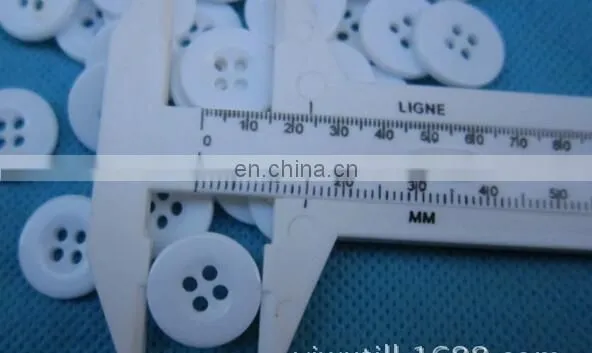 2017 HOT SALES BLACK AND WHITE BUTTON 1CM-2.3CM RESIN BUTTON DECORATED DYEABLE BUTTON
