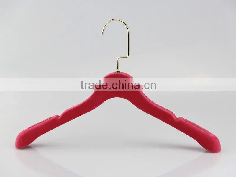 durable hook red anti-slip plastic clothes hanger