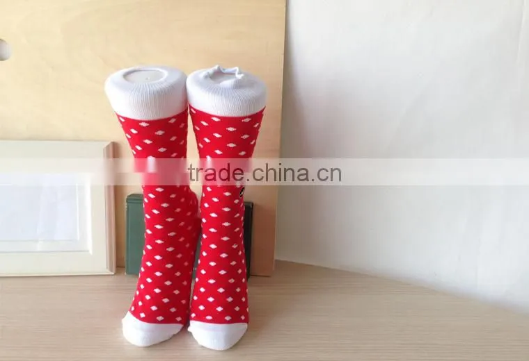 2014 Winter USA Design Fashion Red and White Cotton Knitting Lady Happy Dots Sock