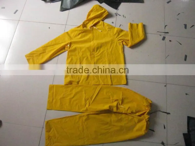 100% waterproof breathable polyester or pvc industrial rain coat plastic raincoats 2pcs set