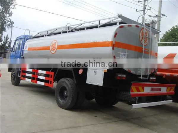 3300 gallon Dongfeng 4x2 190hp oil transport truck