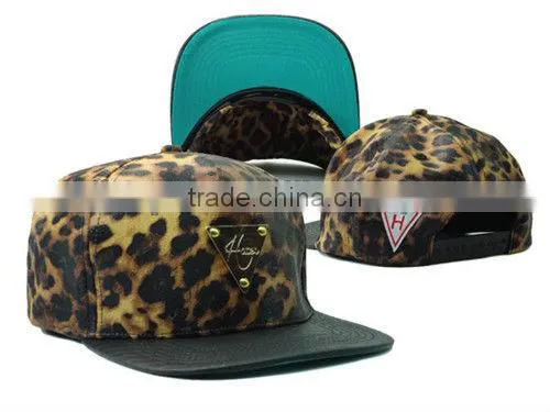 Metal plate custom flat brim snapback hat wholesale