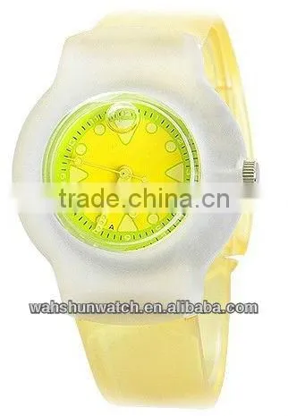 2013 candy color plastic strap cheap custom vogue ladies jelly watch