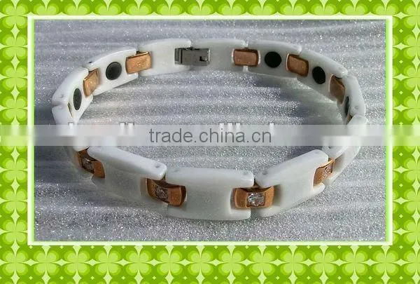 15001 gold plated steel with white magnetic ceramic bracelet