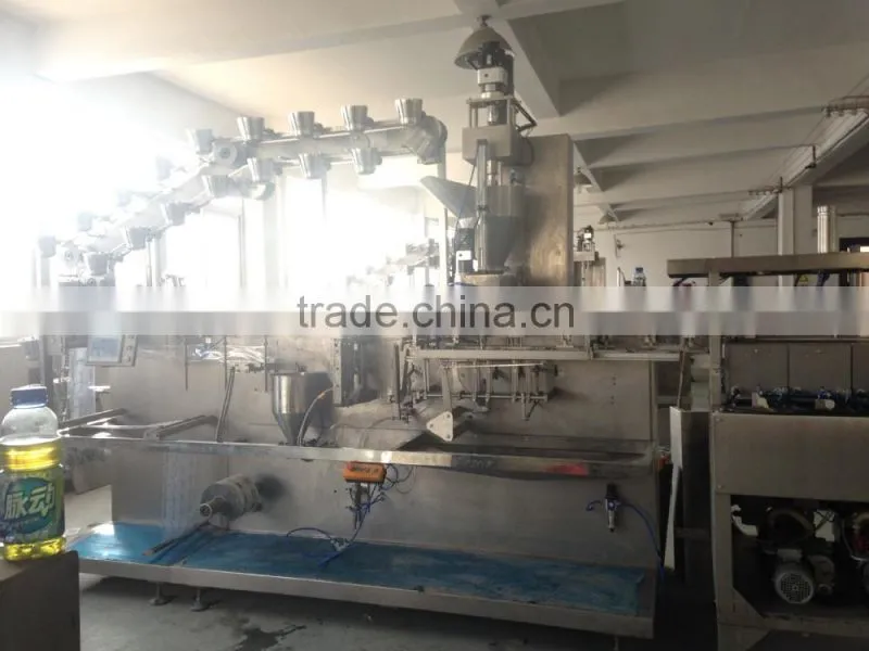 Automatic vacuum fruit and vegetable packing machine