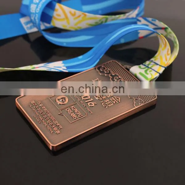 Custom gold medal for anniversary use