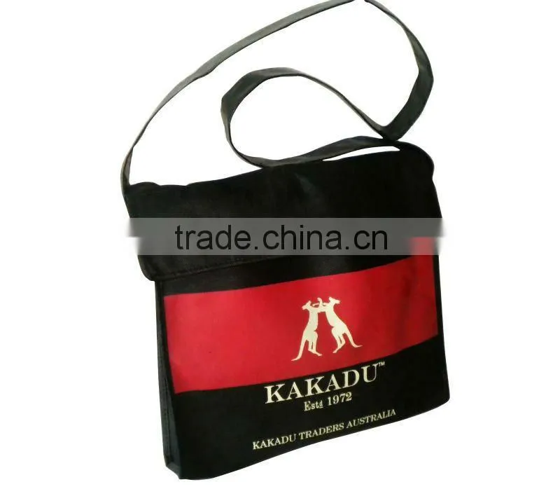 36cm x 32cm x 11cm 420D message shoulder bag