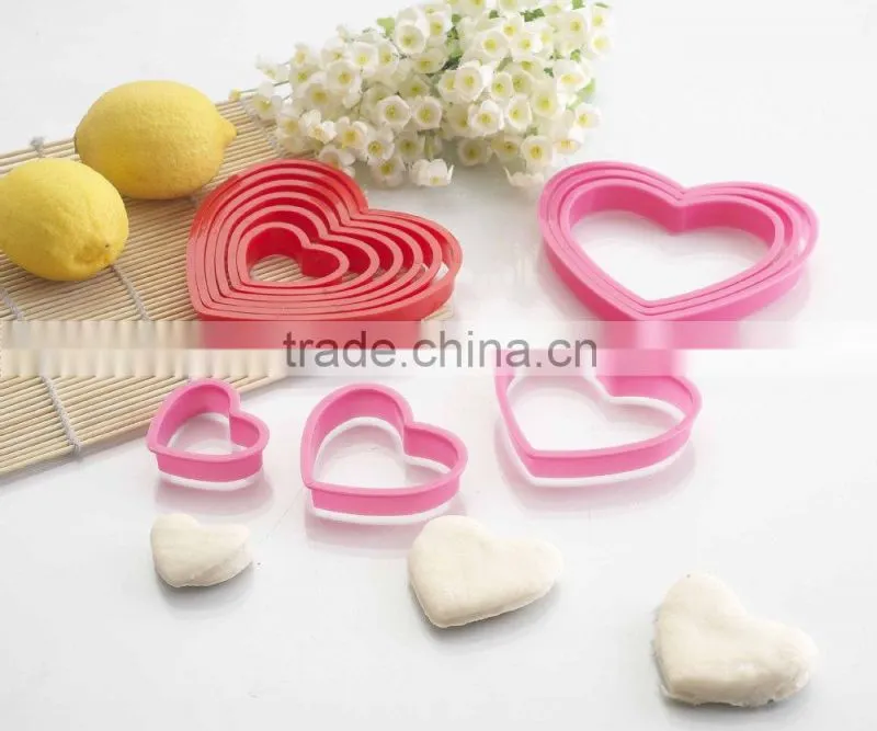 Fancy design DIY sandwich cutter heart shaped plastic cake mold