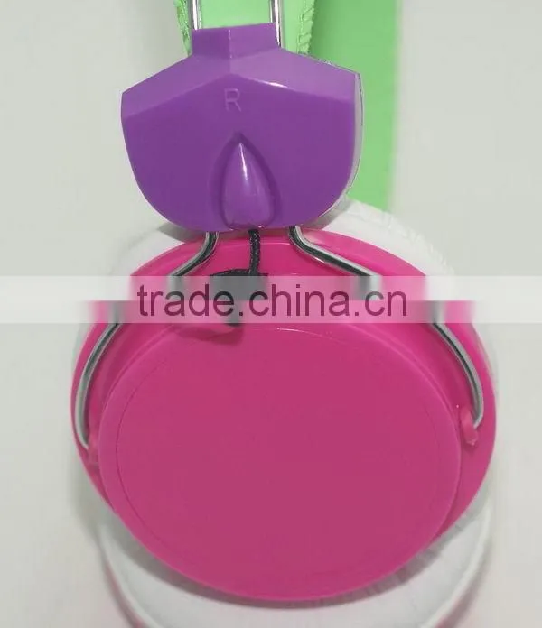 Quality popular wired headphones with retractable