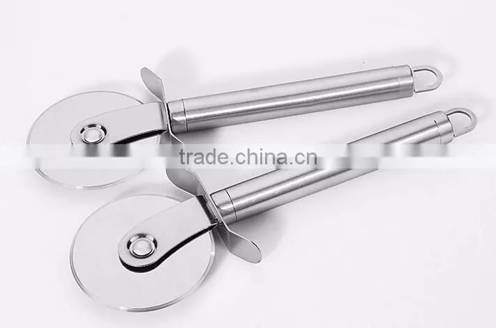 stainless steel pizza cutter/pizza knife with plastic handle