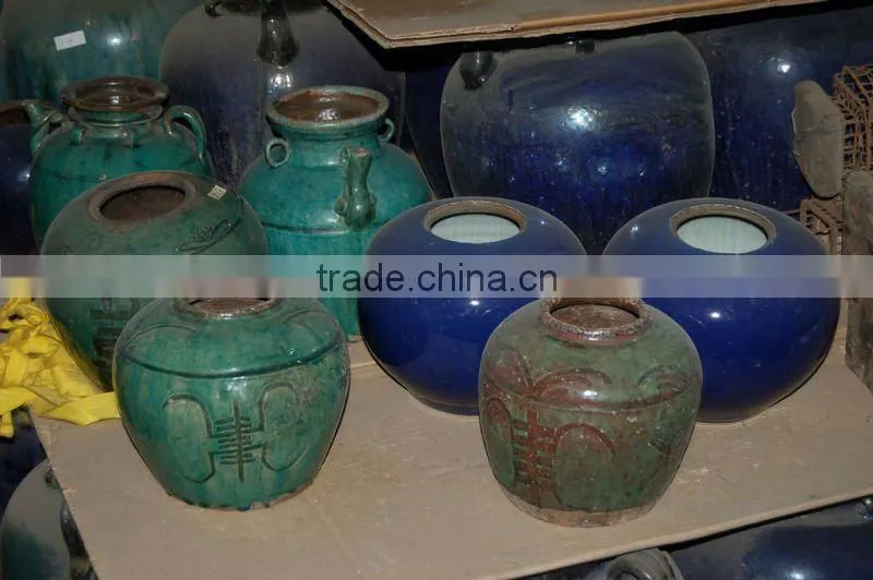 Chinese antique blue and white porcelain Jar