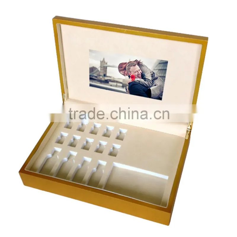 so surprise! red wood video jewellery packaging for ring/pendant/earring