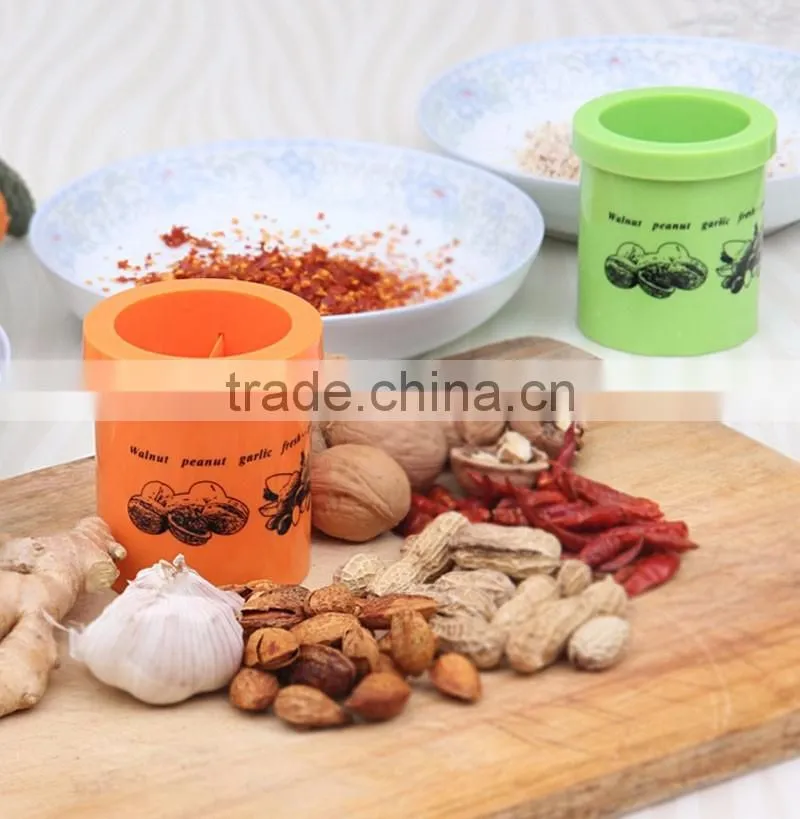 2017 New arrival kitchen tools manual dry fruit nut grinder