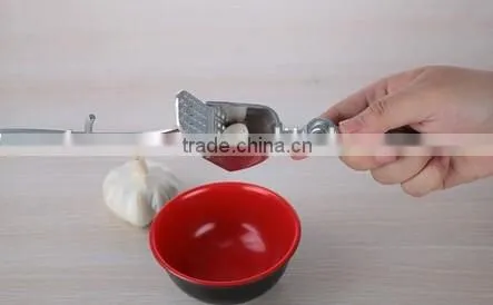 Marvelous wholesale kitchenware metal garlic press and aluminium alloy garlic slicer