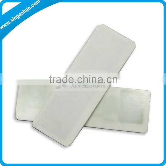 Passive UHF Washable RFID Tags for Laundry Management