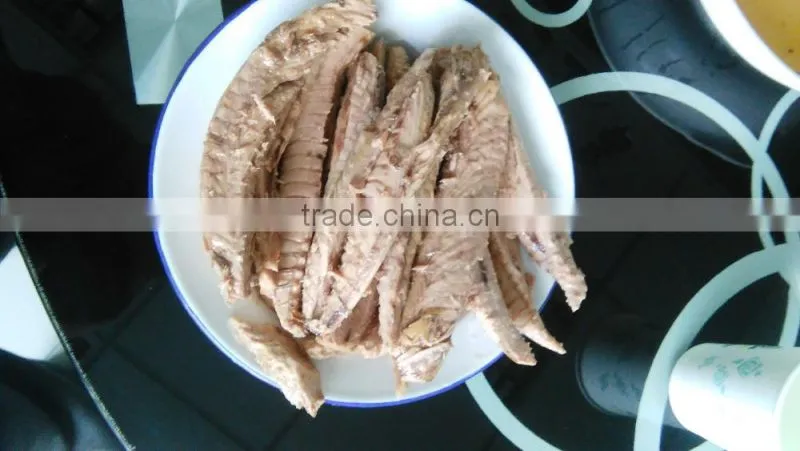 canned tuna chunk with oil