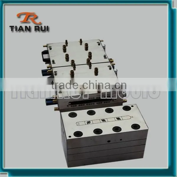 PE/PVC wide profile extrusion mold