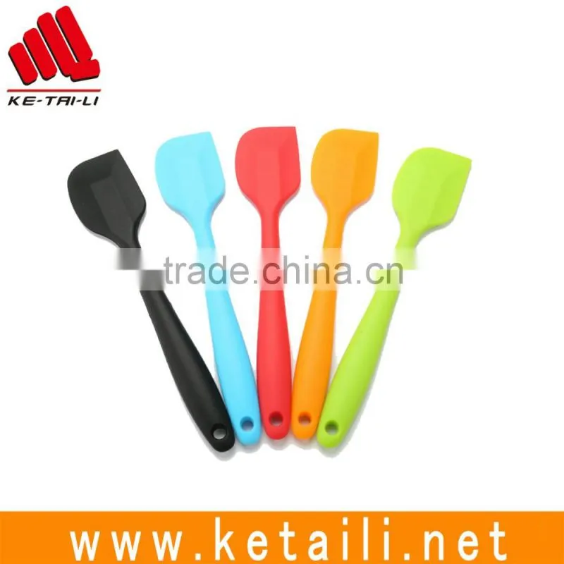 High quality eco-friendly silicone scraper kitchen utensil