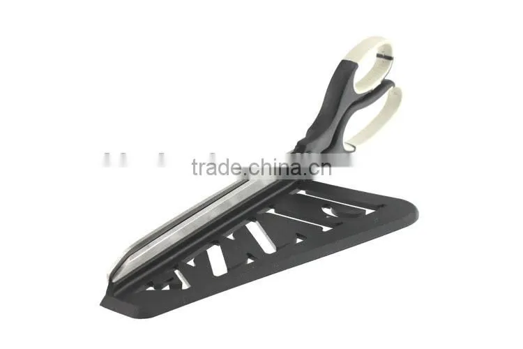 Soft handle pizza cutter scissors
