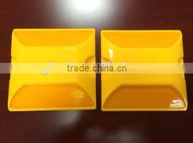 Plastic reflective road studs with high quality