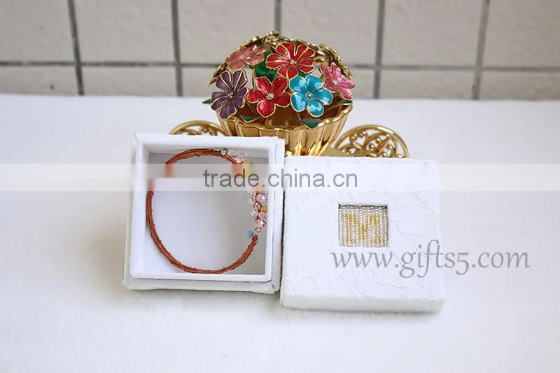 Latest design Lace fabric jewelry box bracelet box with beaded name plate of M