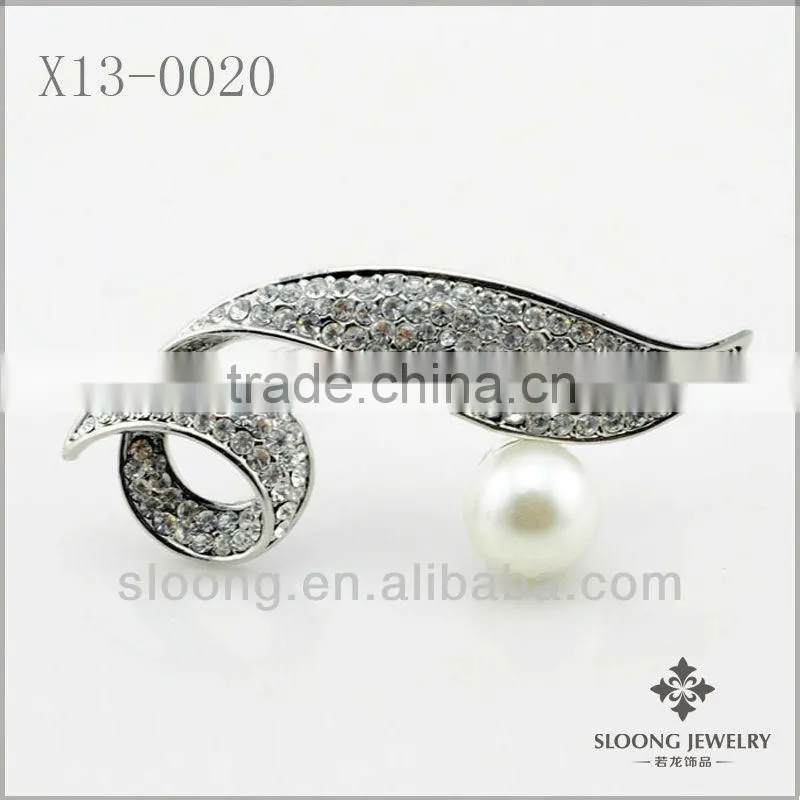 2013 Wholesale Brooch with Crystal and Pearl Rhinestones
