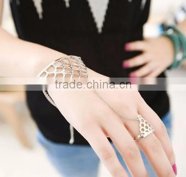 Summer Fashion Women Simple gold Chain Slave Bangle Hand Harness Bracelets Bracelet Finger Ring